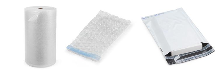 Exemples de plastique transparent recyclé : film à bulles, sachet à bulles et sac d'expédition.