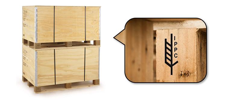 Deux caisses de transport en bois empilées avec un détail du logo de la norme NIMP15