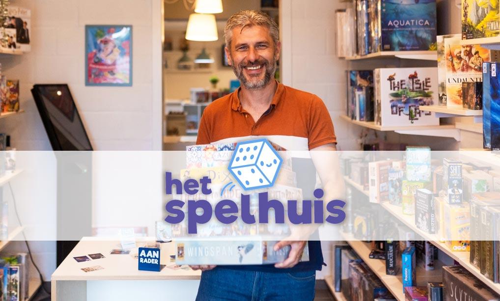 Sven van Het Spelhuis verwelkomt RAJA in zijn winkel