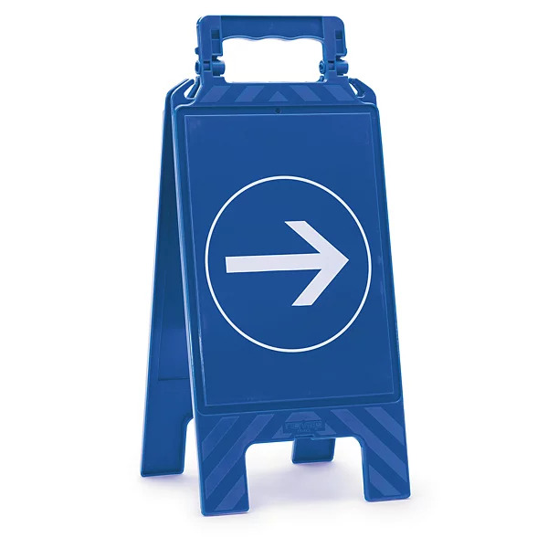 Panneau de signalisation bleu avec flèche blanche